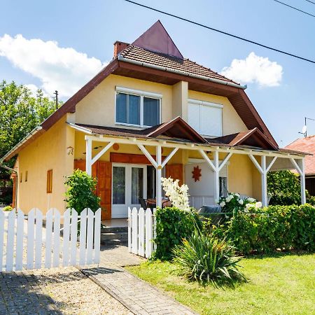 Holiday Home Jazmin By Interhome Balatonszarszo Exteriör bild